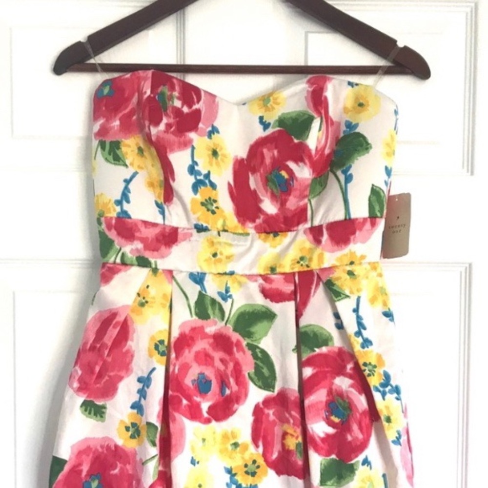 2/$20 NWT Super Cute Dress 🌸